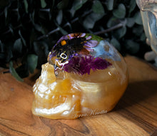 Load image into Gallery viewer, Floral Wasp Skull