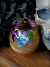 Load image into Gallery viewer, Floral Wasp Skull