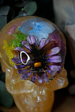Load image into Gallery viewer, Floral Wasp Skull