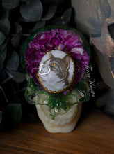Load image into Gallery viewer, Cat Cameo Skull
